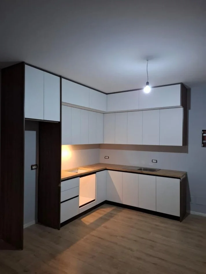 Tirane, jepet me qera apartament 1+1+Ballkon Kati 7, 77 m² 499 € (5 Maji)