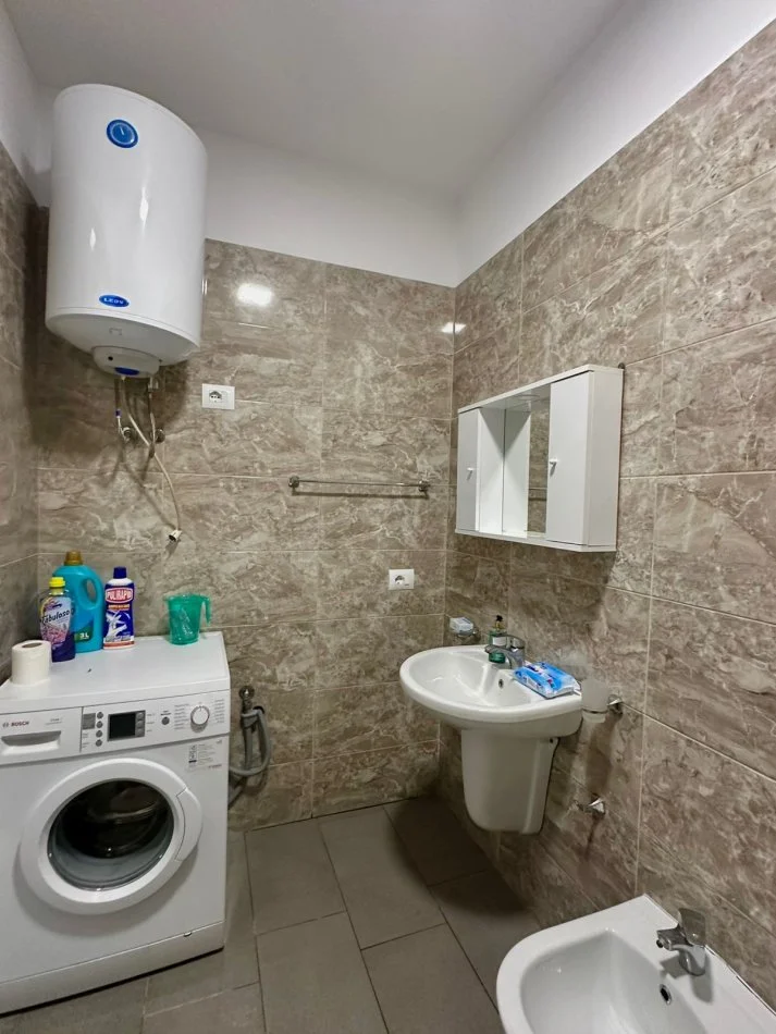 Tirane, jepet me qera apartament 1+1+Ballkon , 50 € 