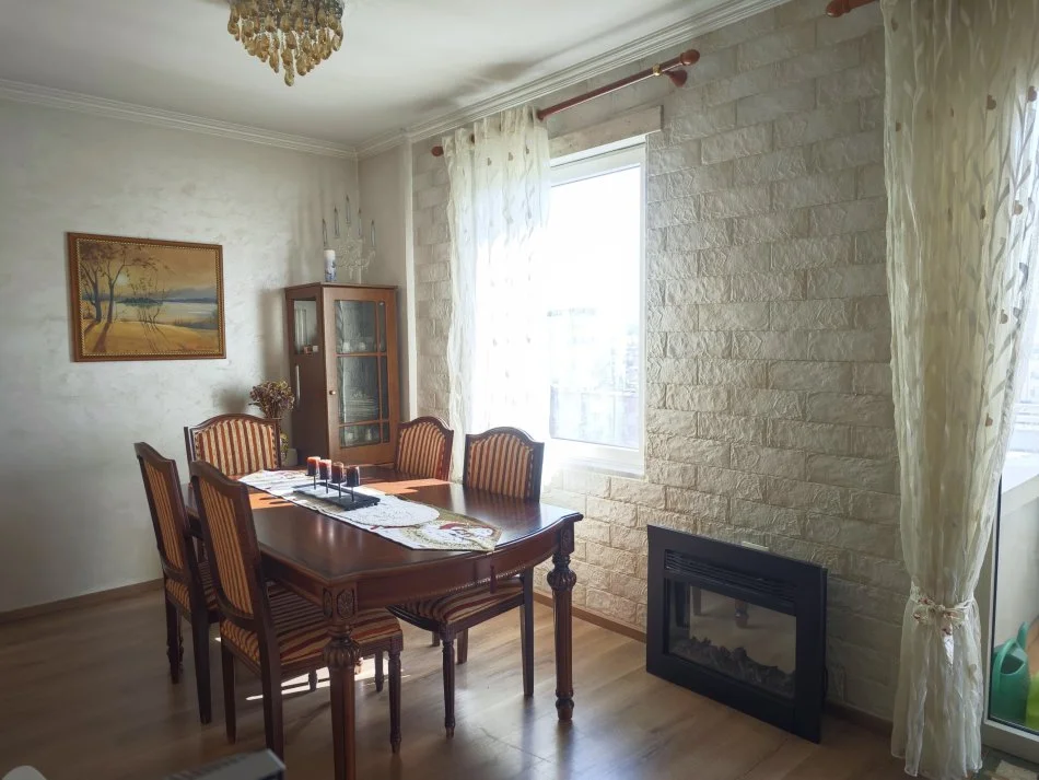 Tirane, Apartament 2+1+ 2 tualete + 2 ballkone + post parkimi 750 € (Ministria e Jashtme)