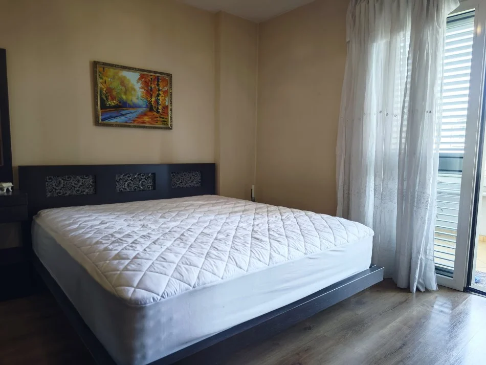 Tirane, Apartament 2+1+ 2 tualete + 2 ballkone + post parkimi 750 € (Ministria e Jashtme)