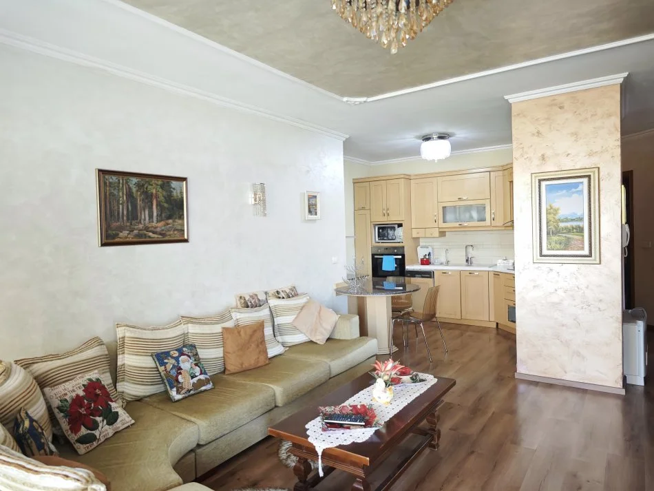 Tirane, Apartament 2+1+ 2 tualete + 2 ballkone + post parkimi 750 € (Ministria e Jashtme)