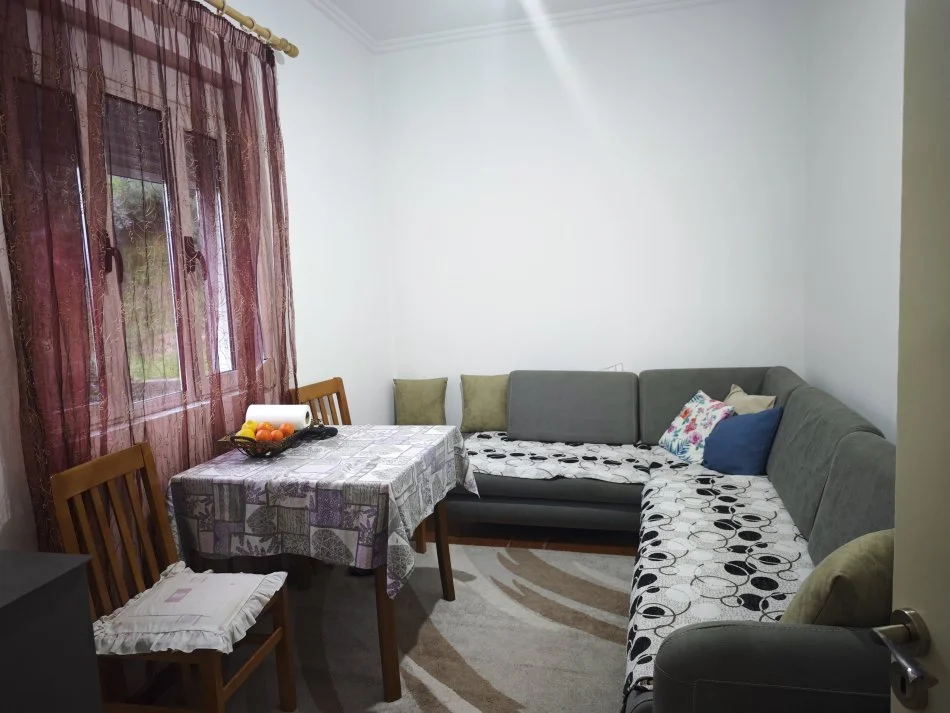 Tirane, Shtepi per shitje      220.000 € (Tufine)