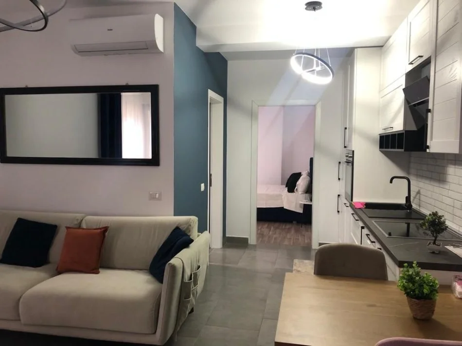 Tirane, jepet me qera apartament 1+1+Ballkon Kati 2, 64 m² 700 € 