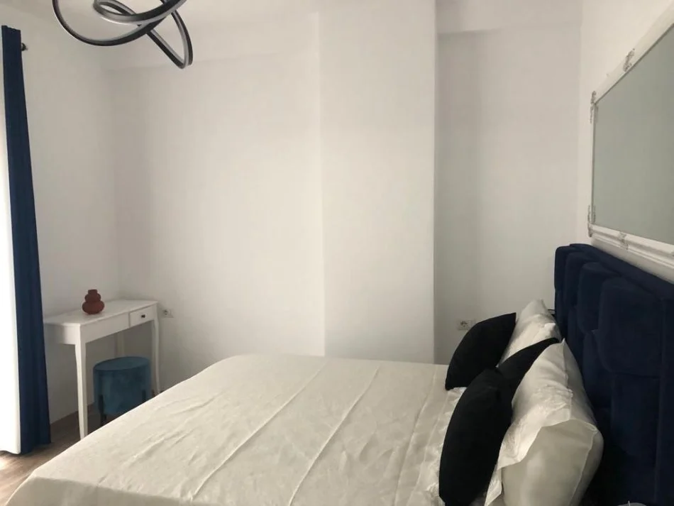 Tirane, jepet me qera apartament 1+1+Ballkon Kati 2, 64 m² 700 € 