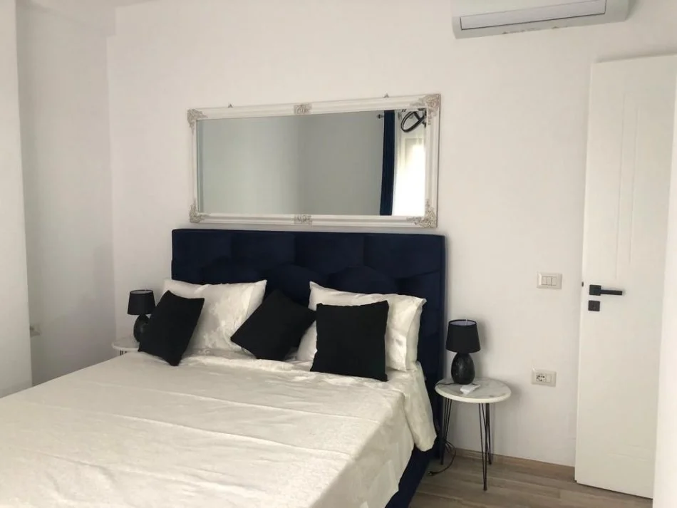 Tirane, jepet me qera apartament 1+1+Ballkon Kati 2, 64 m² 700 € 