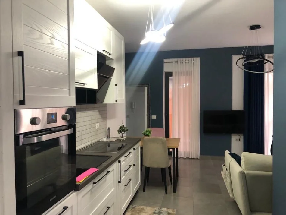 Tirane, jepet me qera apartament 1+1+Ballkon Kati 2, 64 m² 700 € 
