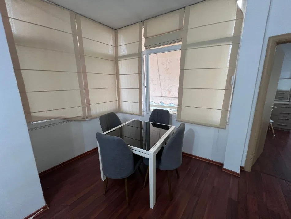 Tirane, jepet me qera apartament 3+1 Kati 2, 102 m² 1.200 € (Edit Durham)