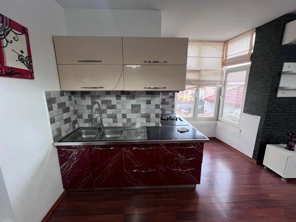 Tirane, jepet me qera apartament 3+1 Kati 2, 102 m² 1.200 € (Edit Durham)