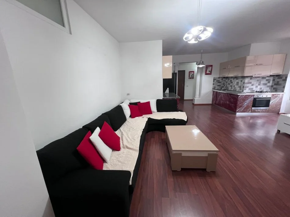 Tirane, jepet me qera apartament 3+1 Kati 2, 102 m² 1.200 € (Edit Durham)