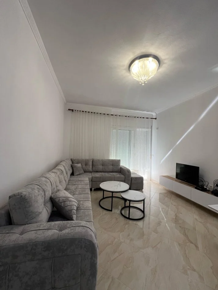 Tirane, jepet me qera apartament 1+1+Ballkon , 65 m² (Fresk)
