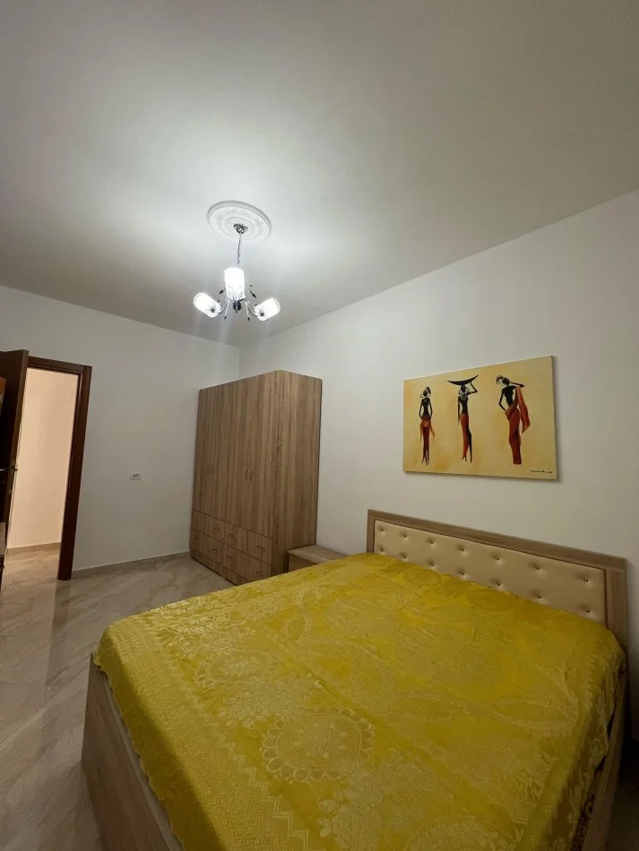 Tirane, jepet me qera apartament 1+1+Ballkon , 65 m² (Fresk)
