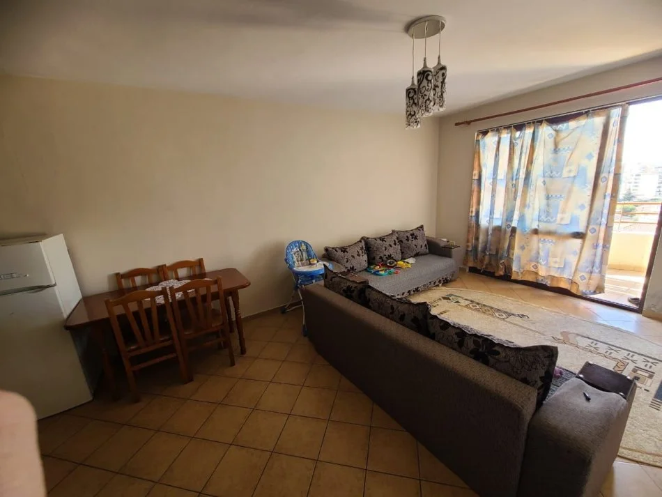 Tirane, jepet me qera apartament 1+1+Ballkon Kati 7, 70 m² 400 € (Kino Studio)