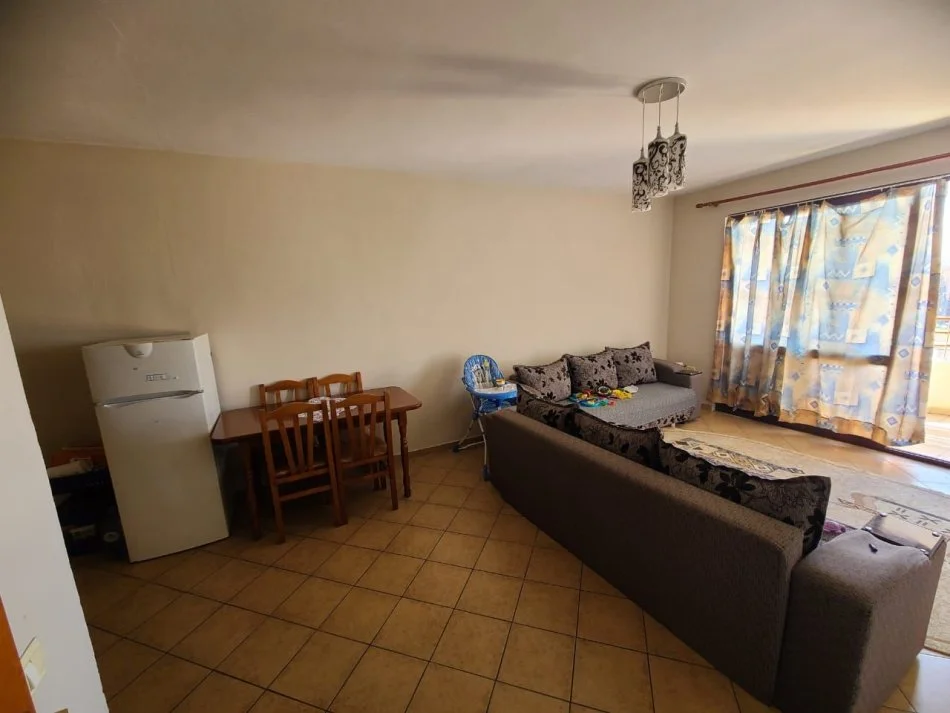 Tirane, jepet me qera apartament 1+1+Ballkon Kati 7, 70 m² 400 € (Kino Studio)
