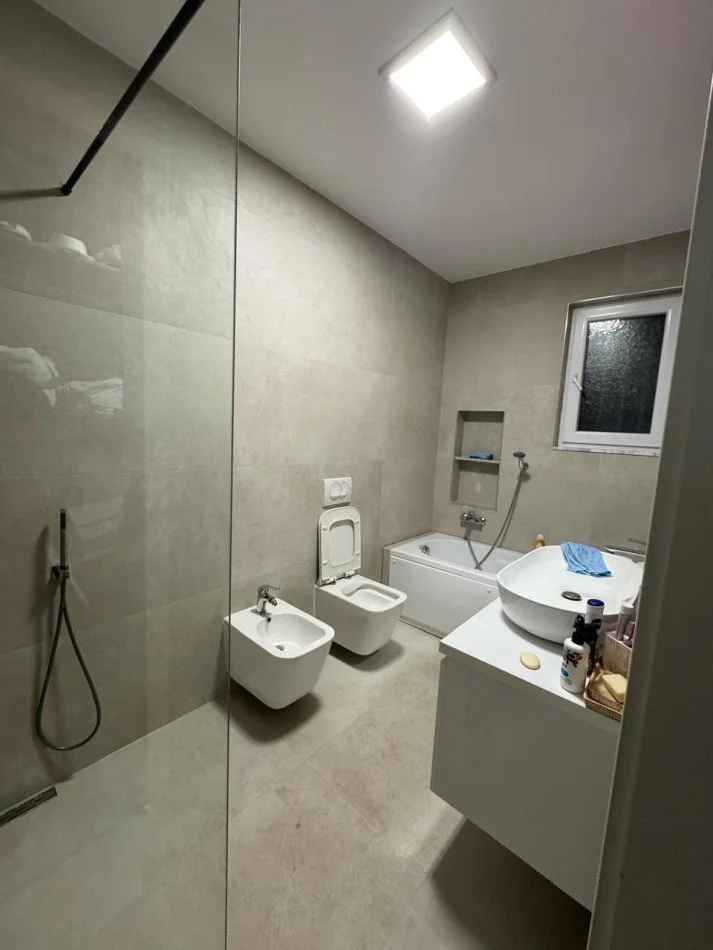 Shitet Apartament 2+1+2+Oborr, 📍Zona e Freskut/ Vilat Arabe, Linze