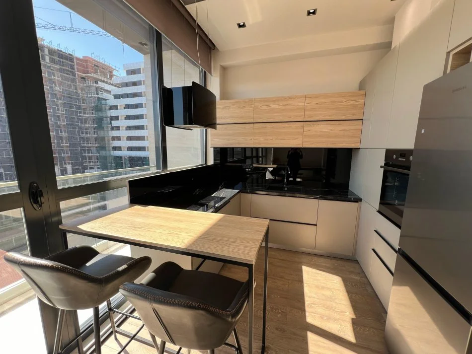 Tirane, jepet me qera apartament 2+1+Ballkon Kati 4, 110 m² 1.200 € (ISH PARKU)