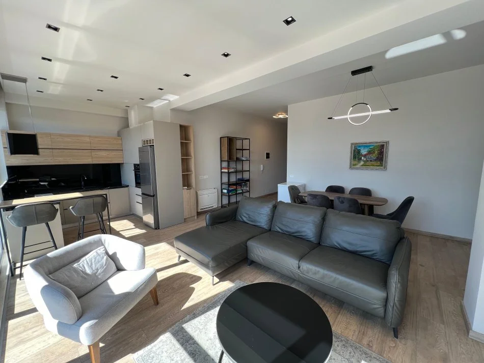 Tirane, jepet me qera apartament 2+1+Ballkon Kati 4, 110 m² 1.200 € (ISH PARKU)