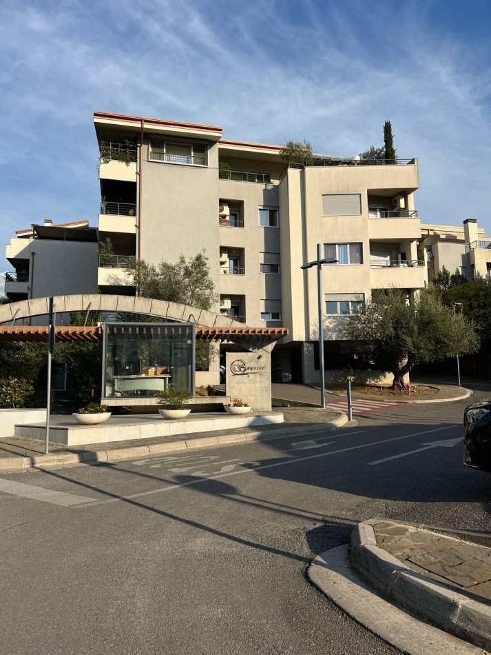 Tirane, shitet apartament 2+1+Aneks+Ballkon , 86 m² 240.000 € (SUN RISE RESIDENCE TEG)