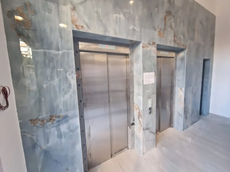 Tirane, shitet ambjent biznesi Kati 2, 91 m² (prane RTSH)