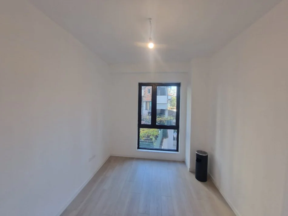 Tirane, shitet ambjent biznesi Kati 2, 91 m² (prane RTSH)