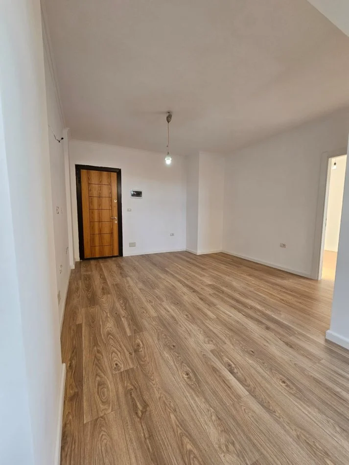 Tirane, shitet apartament 1+1 Kati 2, 46 m² 108.000 € (Rruga e Kavajes)