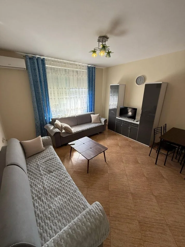 Tirane, jepet me qera apartament 2+1+Ballkon Kati 5, 100 m² 599 € (Rr. e Kosovareve)