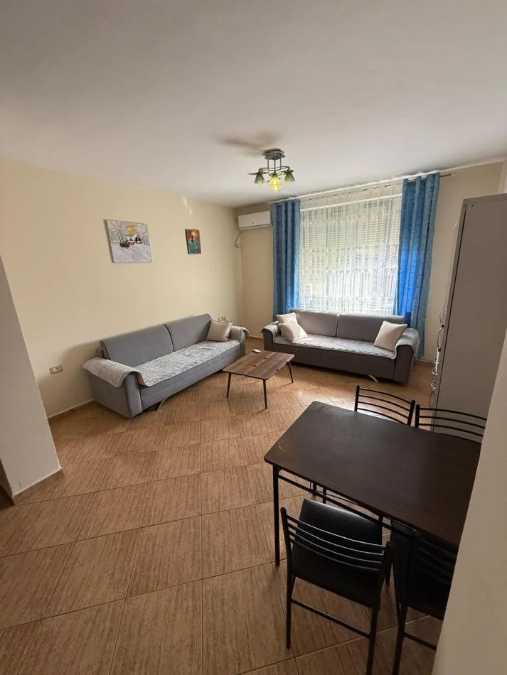 Tirane, jepet me qera apartament 2+1+Ballkon Kati 5, 100 m² 599 € (Rr. e Kosovareve)