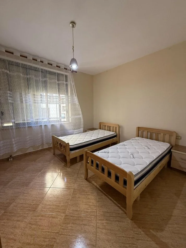 Tirane, jepet me qera apartament 2+1+Ballkon Kati 5, 100 m² 599 € (Rr. e Kosovareve)