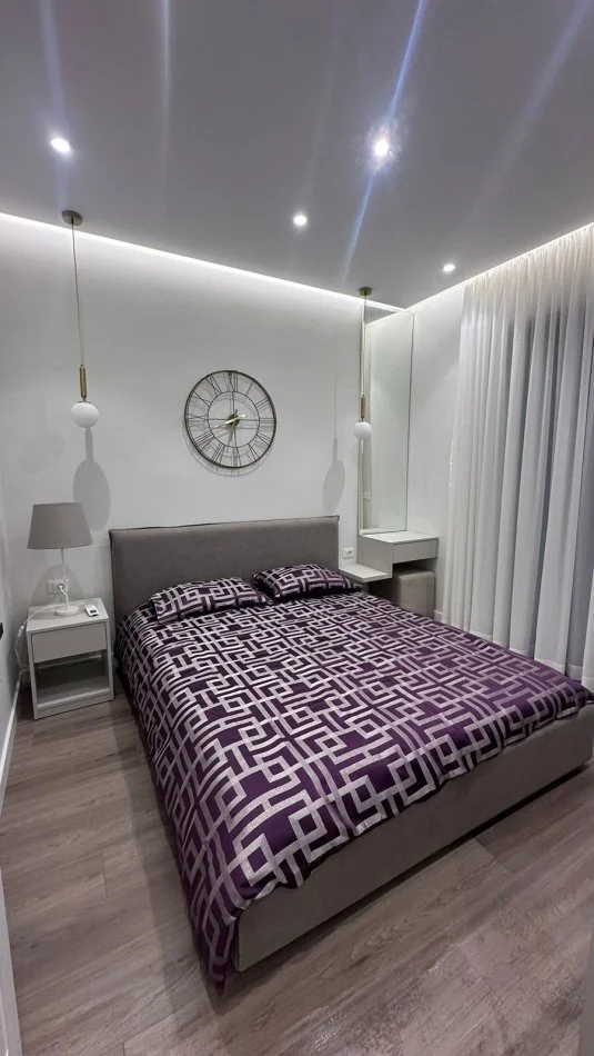 Tirane, jepet me qera apartament 1+1+Ballkon Kati 8, 50 m² 650 € (Bulevardi i ri)