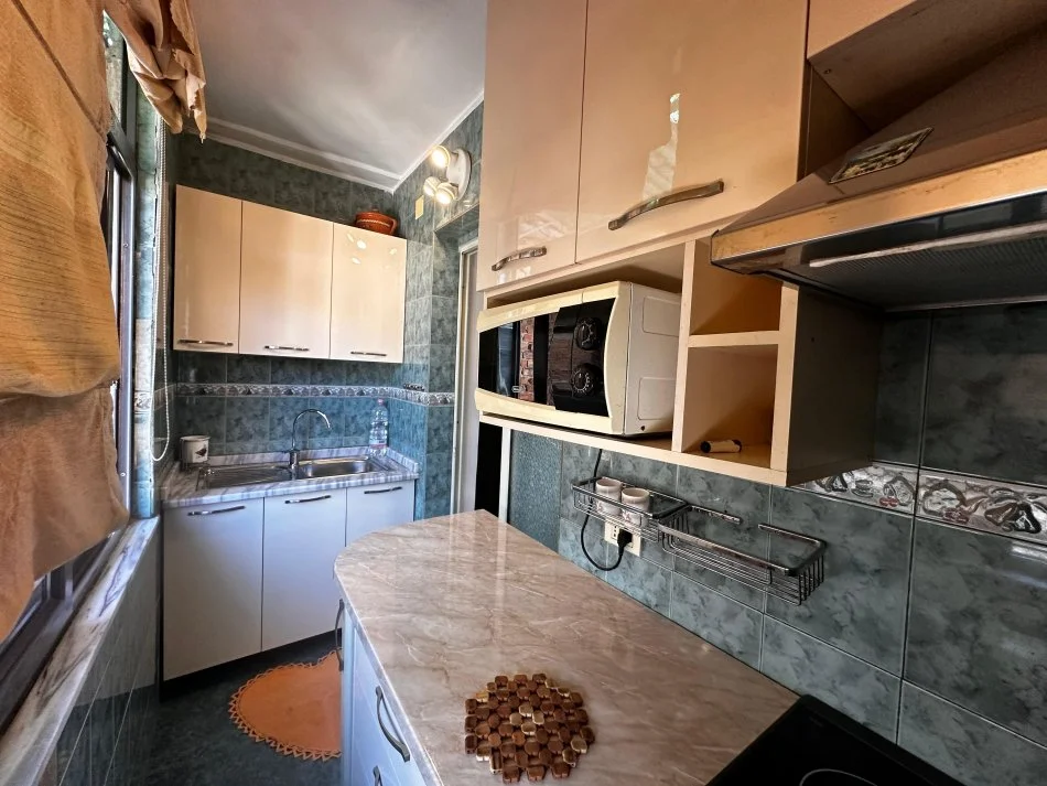 Tirane, jap me qera apartament 2+1 Kati 4, 70 m² 650 € (Rruga Myslym Shyri)