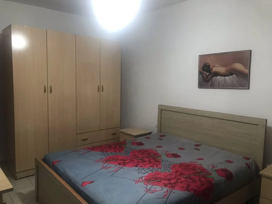 Tirane, jepet me qera apartament 1+1 Kati 1, 50 m² 380 € (Laprak)