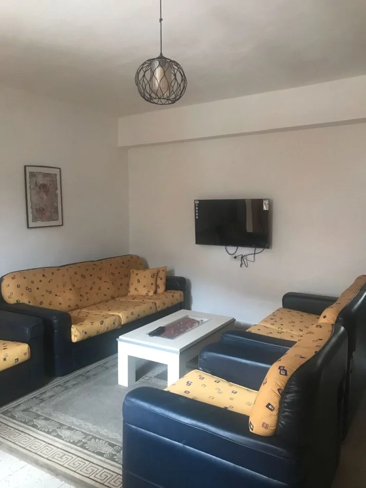 Tirane, jepet me qera apartament 1+1 Kati 1, 50 m² 380 € (Laprak)