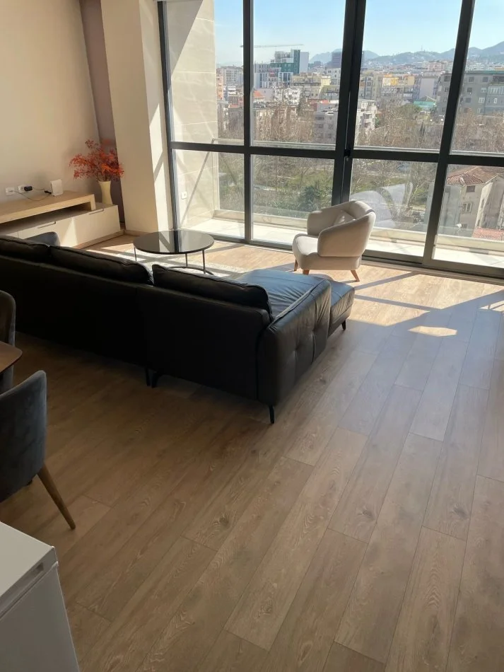 Tirane, jepet me qera apartament 2+1+Ballkon Kati 6, 110 m² 1.200 € (Deliorgji)