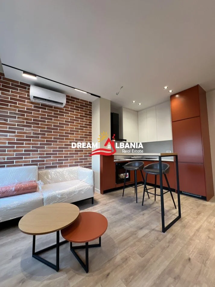 Tirane, jepet me qera apartament 1+1 Kati 6, 55 m² 700 € (tek rruga Karl Gega)