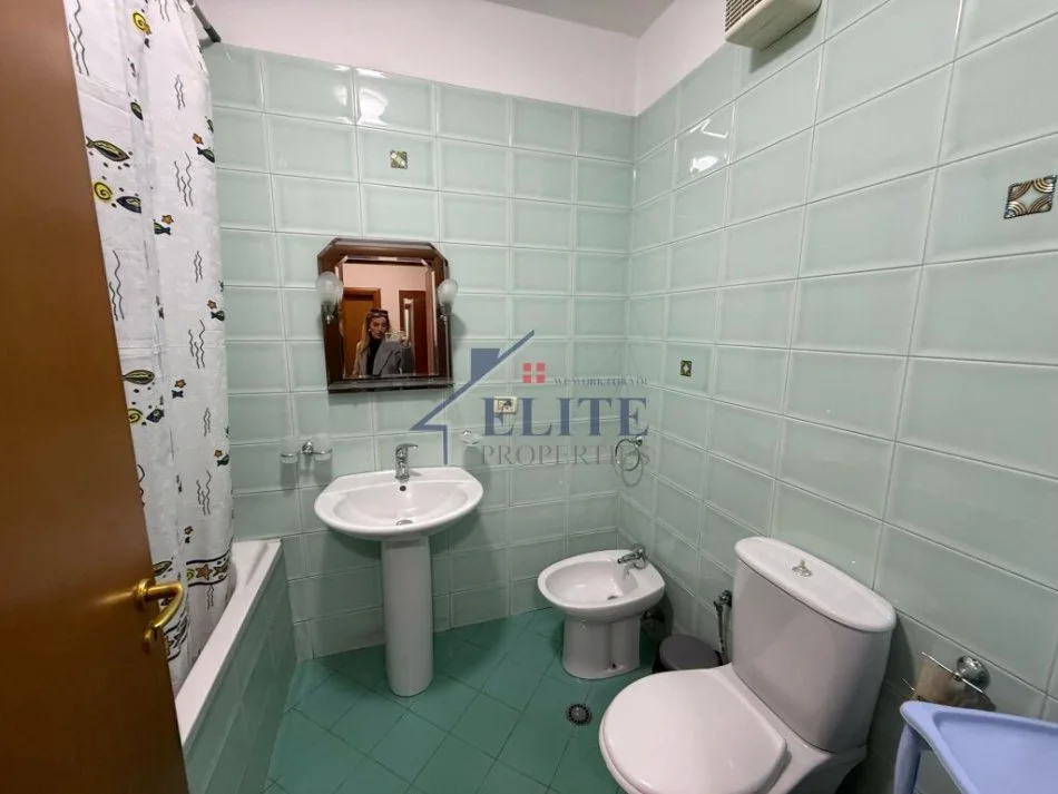 Tirane, jepet me qera apartament 3+1+Ballkon Kati 7, 125 m² 900 € (Mujo Ulqinaku)