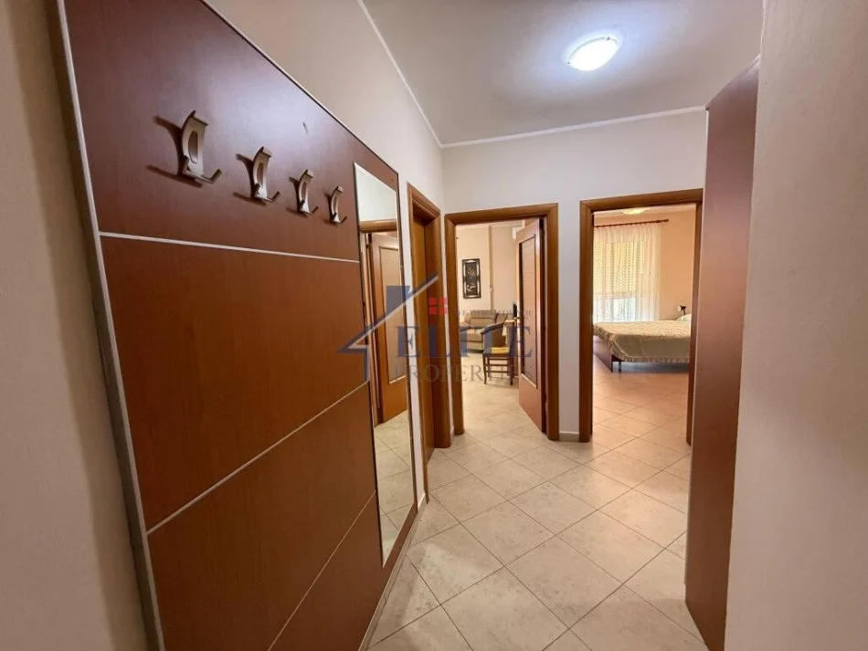 Tirane, jepet me qera apartament 3+1+Ballkon Kati 7, 125 m² 900 € (Mujo Ulqinaku)