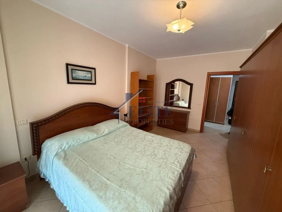 Tirane, jepet me qera apartament 3+1+Ballkon Kati 7, 125 m² 900 € (Mujo Ulqinaku)
