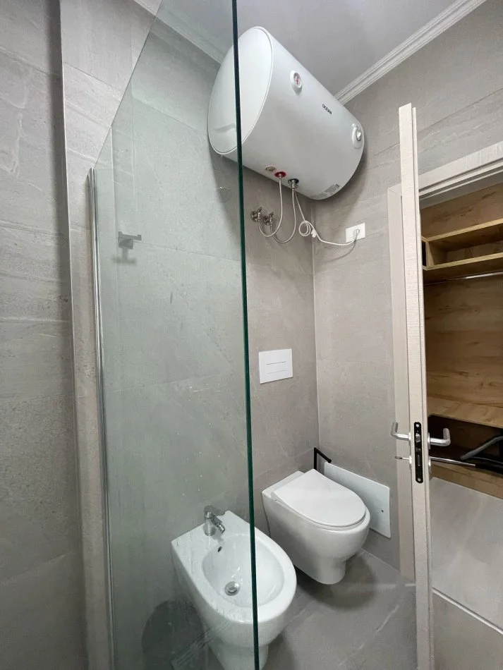 Tirane, jepet me qera apartament 2+1+Ballkon Kati 3, 100 m² 700 € (Astir, River Residence)