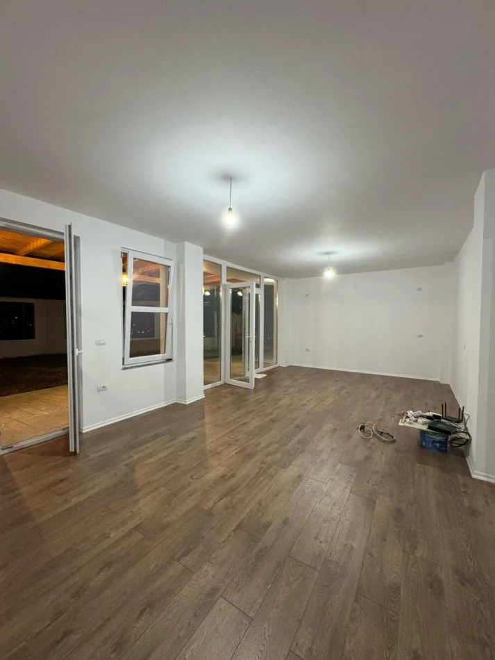 Tirane, Shitet Apartament 3+1+2+Oborr, 📍Zona e Freskut/ Vilat Arabe, Linze