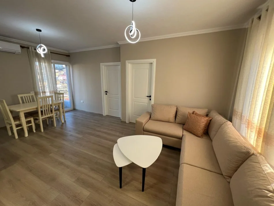 Tirane, jap me qera apartament 2+1+Ballkon Kati 5, 85 m² 500 € (SELITE PRANE XHAMISE)