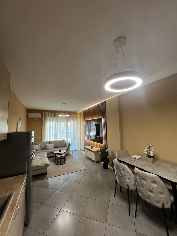 Tirane, jepet me qera apartament 1+1+Ballkon Kati 5, 80 m² 600 € (Rruga Panorama)