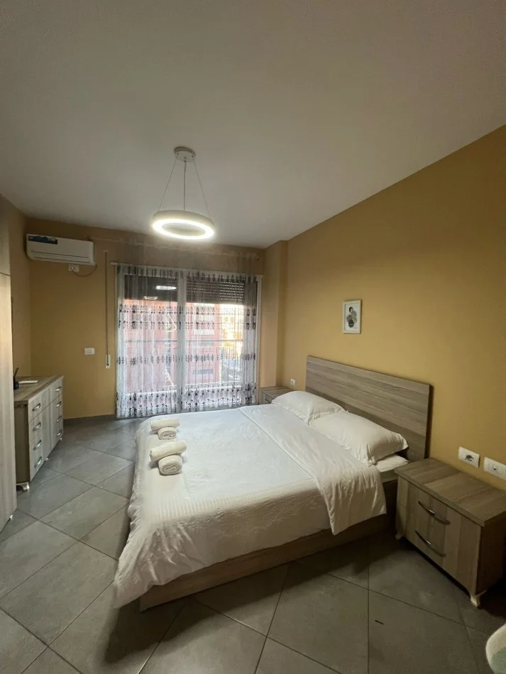 Tirane, jepet me qera apartament 1+1+Ballkon Kati 5, 80 m² 600 € (Rruga Panorama)