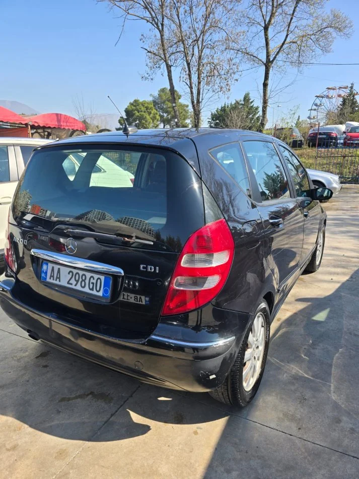Tirane, shes makine Nafte, e zeze automatik Kondicioner 244.000 km 3.000 €