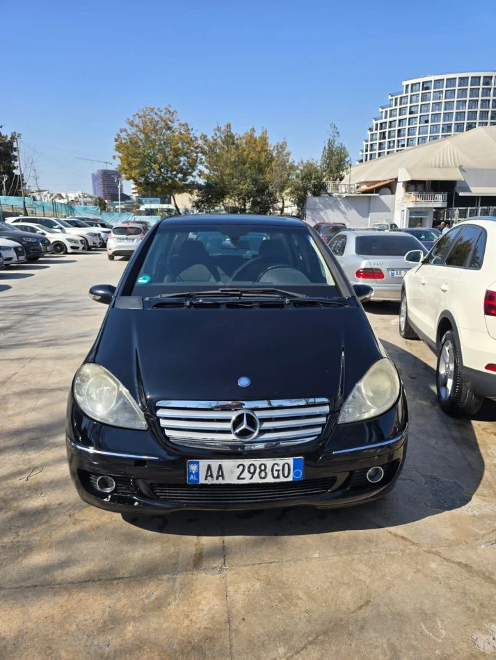 Tirane, shes makine Nafte, e zeze automatik Kondicioner 244.000 km 3.000 €
