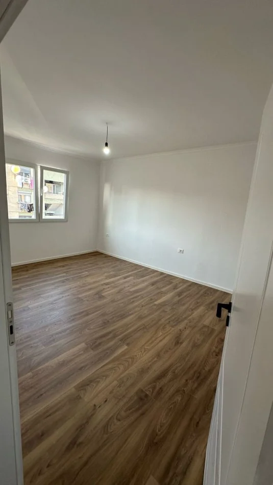 Tirane, shitet apartament 2+1+Ballkon Kati 4, 75 m² 148.000 € (Vace Zela)