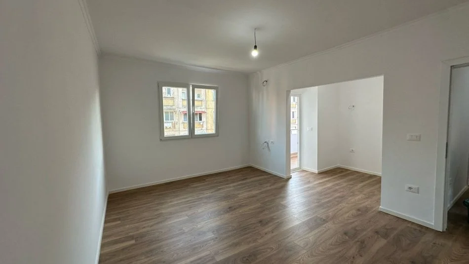 Tirane, shitet 2+1+Ballkon Kati 4, 75 m², Rruga Ndre Mjeda, Perballe Delijorgjit