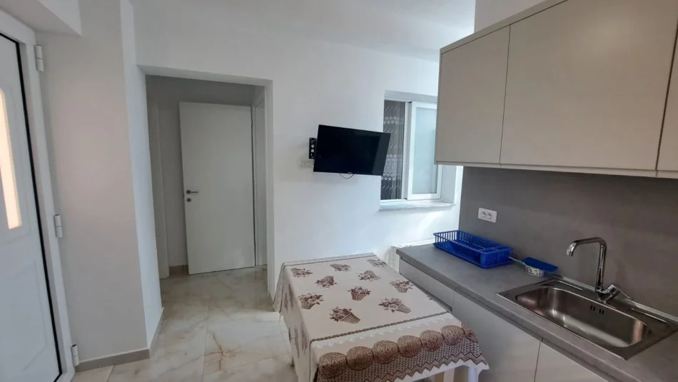 Vlore, jepet me qera shtepi 2+1 Kati 1, 45 m² 400 € (Plazhi Vjeter, Vlore)