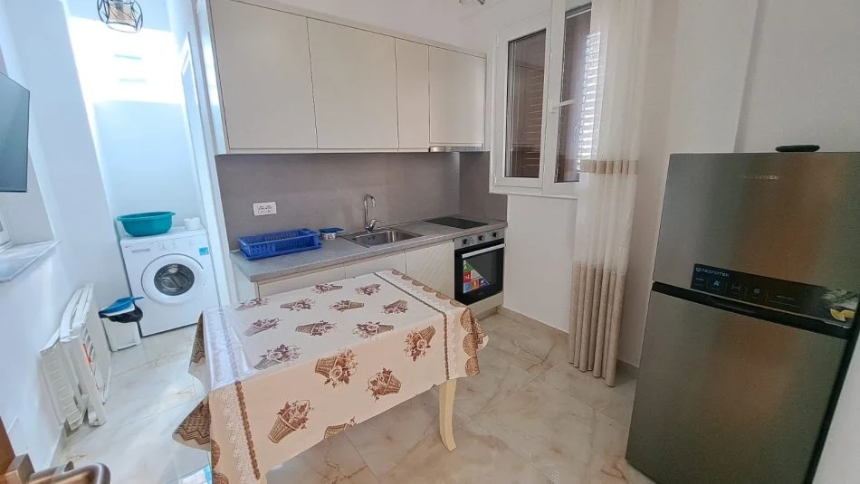 Vlore, jepet me qera shtepi 2+1 Kati 1, 45 m² 400 € (Plazhi Vjeter, Vlore)