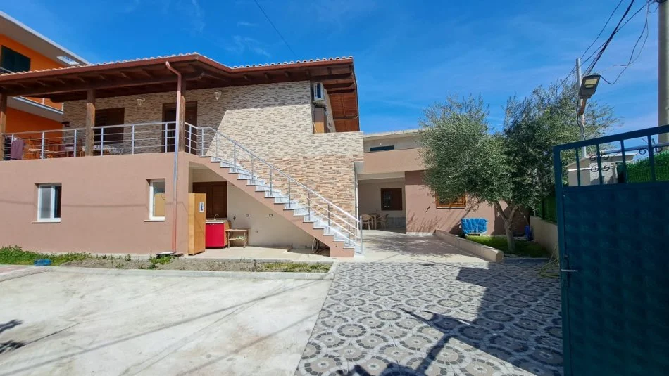 Vlore, jepet me qera shtepi 2+1 Kati 1, 45 m² 400 € (Plazhi Vjeter, Vlore)