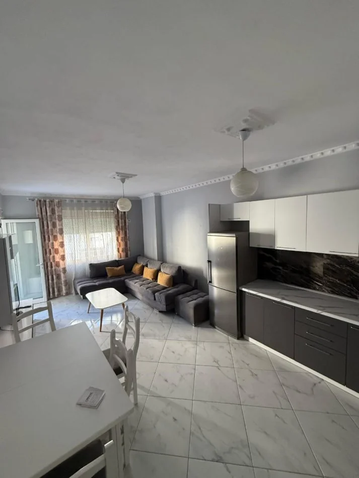 Tirane, jepet me qera apartament 2+1+Ballkon Kati 4, 100 m² 450 € 