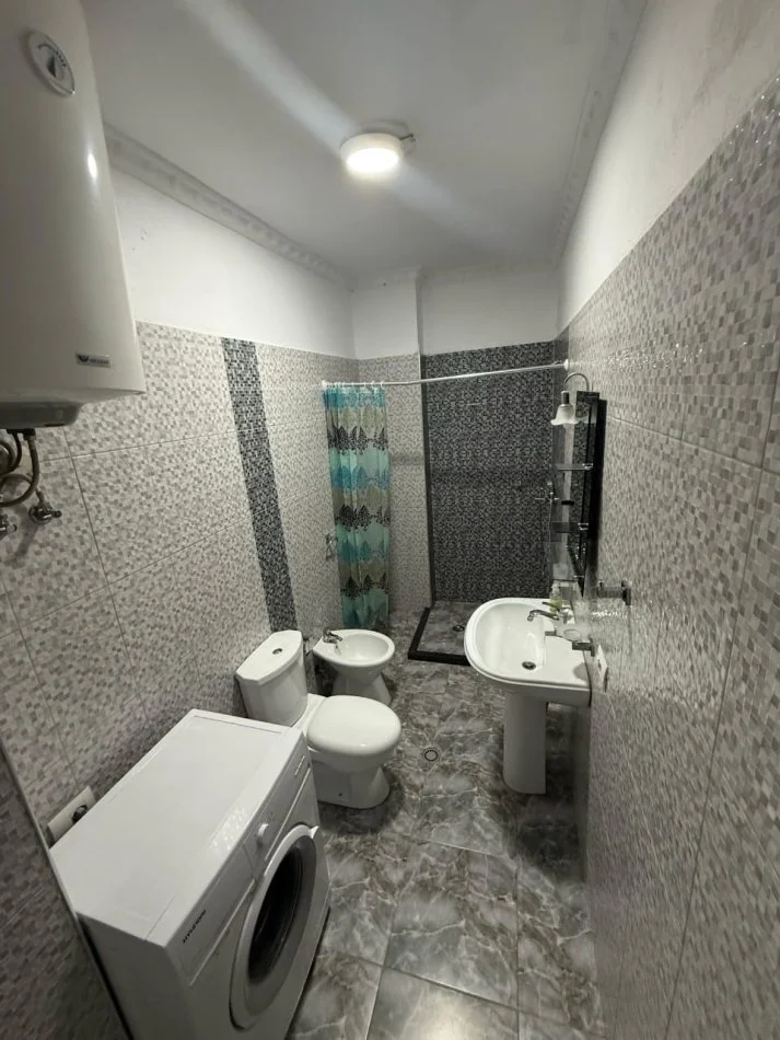 Tirane, jepet me qera apartament 2+1+Ballkon Kati 4, 100 m² 450 € 